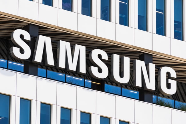 Samsungs logga på fasad.